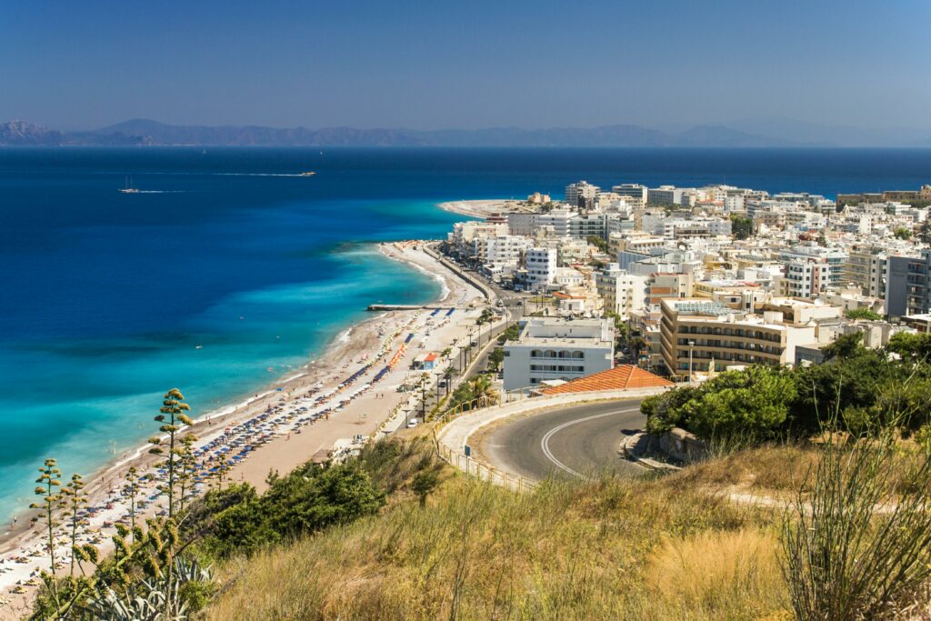 croisiere catamaran Vue Aérienne Des Bâtiments De La Ville Près De La Mer