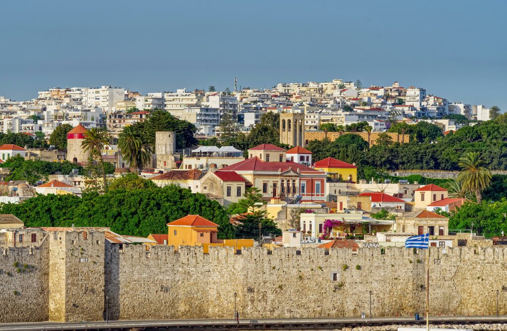 croisiere catamaran grece dodecanese Vue Panoramique De La Vieille Ville De Rhodes Avec Ses Remparts Médiévaux