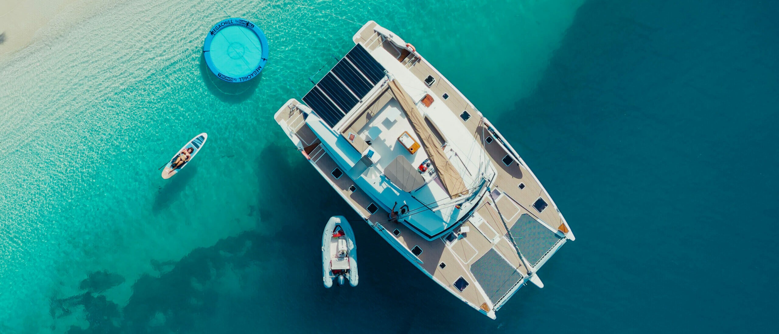 réserver une sortie en catamaran en famille en méditerranée